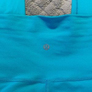 Blue Lululemon leggings size 6, 28 inch